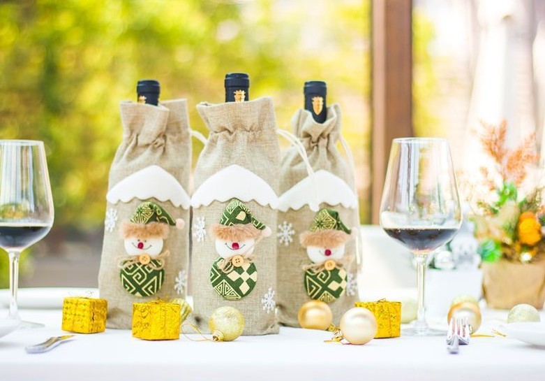 Christmas Wine Bottle Cover – Gnome or Santa Hat Decoration | Festive Holiday Table Décor, Gift Wrap Bag for Wine or Champagne